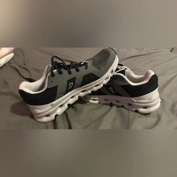 On clouds - Picture 1 of 5